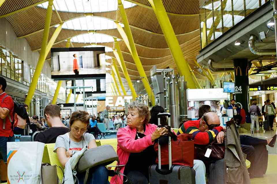 EES Disrupts Airport Operations Across Europe as Travelers Face Hours-Long Border Delays featured image